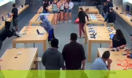 Grand theft Apple: Robbers snatch $27,000 worth of electronics in seconds [VIDEO]
