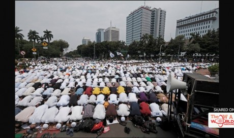 Indonesian Police Fire Tear Gas, Water Cannon at Muslim Protesters in Jakarta