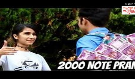 GIRL Getting KISSES From Unknowns By Giving 2000Rs Note In A Hilarious Way