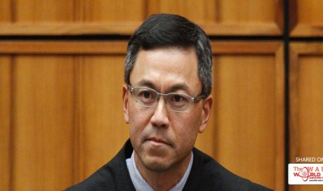 Hawaii judge extends halt on Trump travel ban