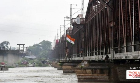 Odisha evacuates 6,000 people as river embankment breaches