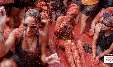 World's Main Food Fight Begins at Spain's Tomatina Festival 