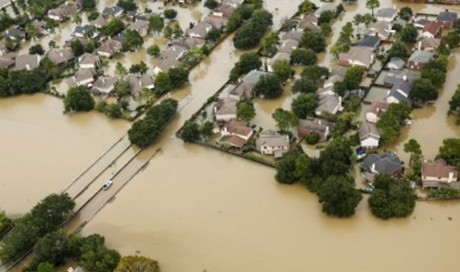 Texas flooding: 100,000 homes damaged by Harvey – as it happened