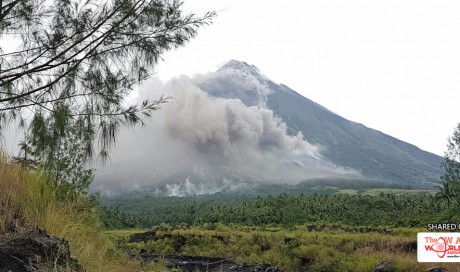 Thousands flee as volcano readies to blow
