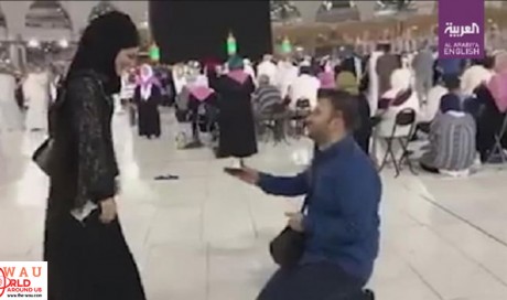 Turkish TV Anchor Proposes his wife in front of the Holy Kaaba
