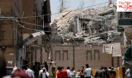 Saudi-led air strikes hit Yemen presidential palace killing six people
