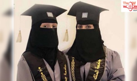 Saudi mother and her daughter graduated from the same university
