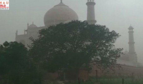 Massive dust storm hits Agra, tourists at Taj Mahal dash to take cover
