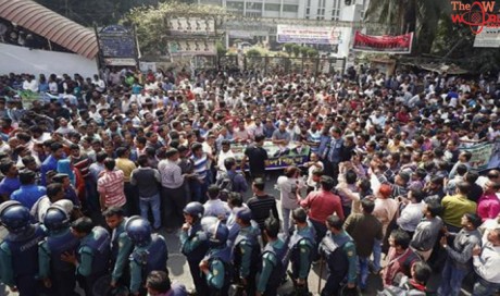 Violent demonstrations in Bangladesh leave more than 100 student protesters injured