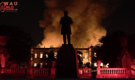 Firefighters Battle Huge Fire at 200-Year-Old National Museum, Brazil