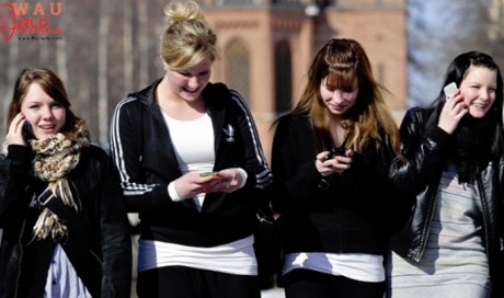 France bans mobile phones in schools