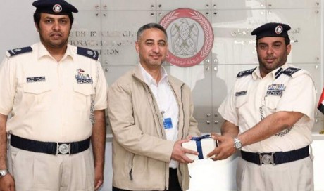 UAE resident finds Dh40,000 on street, returns it to police