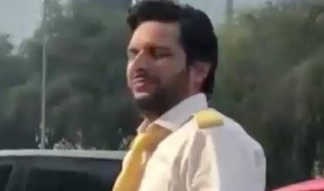 Video: When Shahid Afridi turned taxi driver in Dubai