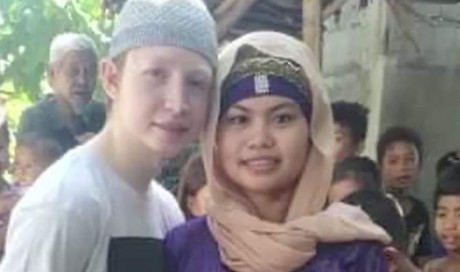 American man accepts Islam after meeting Filipina woman online