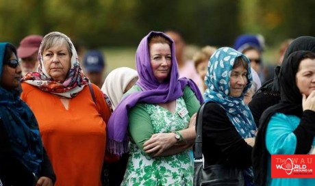 Women all over New Zealand wear headscarves to support Muslims after mosque terror attack 