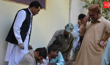 Suicide bomber targets worshipers at Pakistani shrine during Ramadan