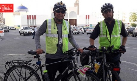 Two men cycle from India to UAE on their way to Makkah