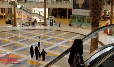 Saudi public decency law 'bans staring at strangers for more than five seconds'