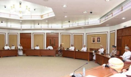 Covid-19: Minister of State holds meeting with officials in Dhofar