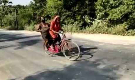 Bihar girl who cycled 1,200km carrying injured father offered trial by cycling federation